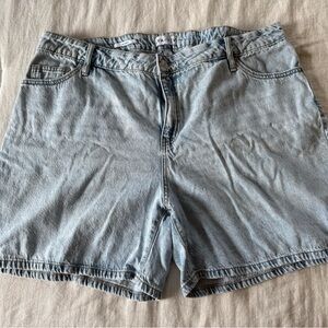 Ava & Viv Light Wash Midi Jean Shorts Size 18